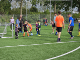 Laatste training S.K.N.W.K. JO7-1 (partijtje tegen de ouders) van maandag 27 mei 2024 (172/180)